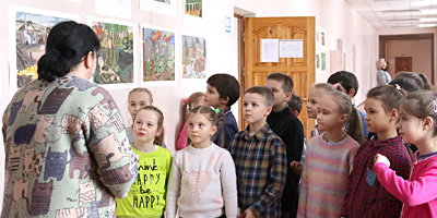 Волгоградская областная детская художественная галерея открыла выставку детского рисунка Нам подвиг Сталинграда не забыть